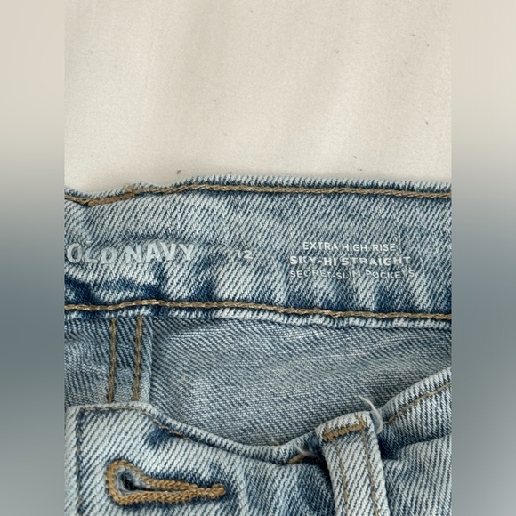 Old Navy Sky High Straight Leg Denim Jeans - Picture 3 of 9
